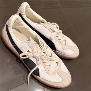 Puma White and Black Sneakers with Beige Highlights